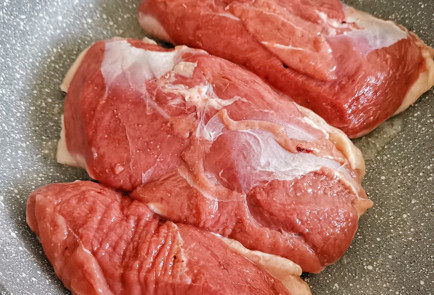 Фото шага рецепта Утиное филе обжаренное на сковороде 151769 шаг 4