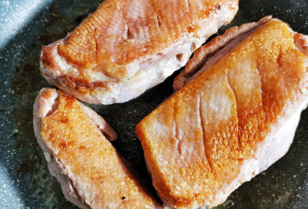 Фото шага рецепта Утиное филе обжаренное на сковороде 151769 шаг 6