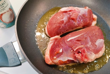 Фото шага рецепта Утиная грудка в духовке 189641 шаг 4  