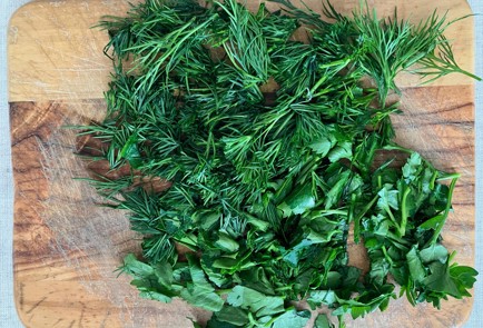 Фото шага рецепта Утиные ножки с укропом и сыром 191476 шаг 2