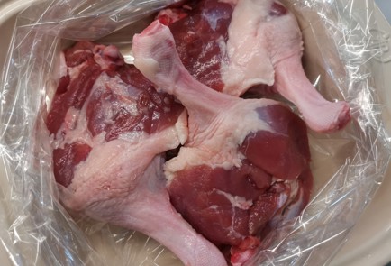 Фото шага рецепта Утиные ножки в духовке 190977 шаг 1  