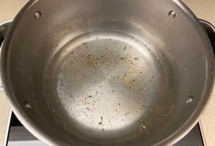 Фото шага рецепта Утиные окорочка в лавровом соусе 189194 шаг 2  