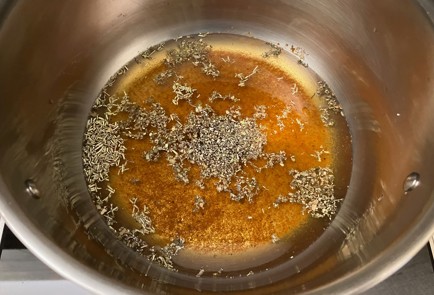 Фото шага рецепта Утиные окорочка в лавровом соусе 189194 шаг 4  