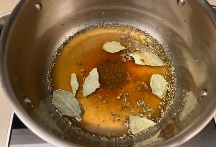 Фото шага рецепта Утиные окорочка в лавровом соусе 189194 шаг 5  