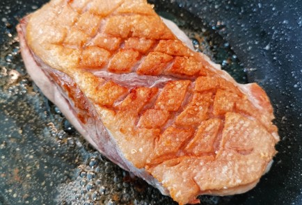 Фото шага рецепта Утка конфи с соусом из черешни 173852 шаг 10  