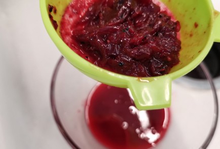 Фото шага рецепта Утка конфи с соусом из черешни 173852 шаг 11  