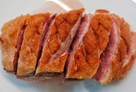 Фото шага рецепта Утка конфи с соусом из черешни 173852 шаг 12  