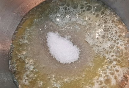 Фото шага рецепта Утка конфи с соусом из черешни 173852 шаг 4  