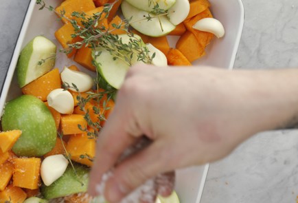 Фото шага рецепта Утка с тыквой и яблоками семьи Старк 34947 шаг 3  