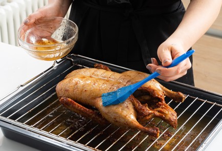 Фото шага рецепта Утка в духовке с апельсинами и медовой глазурью 151803 шаг 6  