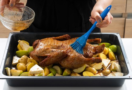 Фото шага рецепта Утка в духовке с апельсинами и медовой глазурью 151803 шаг 9  