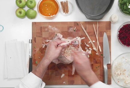 Фото шага рецепта Утка в духовке с яблоками и квашеной капустой 190698 шаг 10  