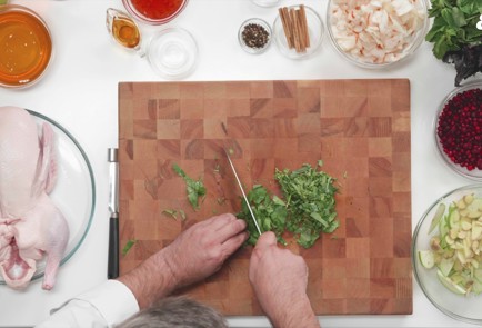 Фото шага рецепта Утка в духовке с яблоками и квашеной капустой 190698 шаг 4  