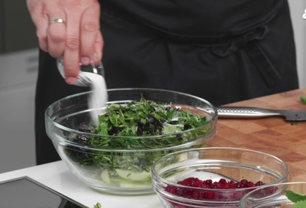 Фото шага рецепта Утка в духовке с яблоками и квашеной капустой 190698 шаг 5  