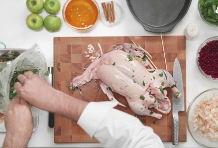 Фото шага рецепта Утка в духовке с яблоками и квашеной капустой 190698 шаг 9  