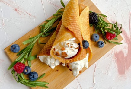 Фото шага рецепта Вафельные рожки с начинкой 152806 шаг 11  