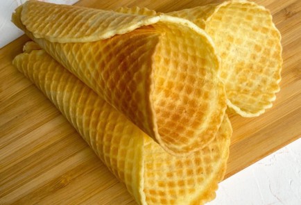 Фото шага рецепта Вафельные рожки с начинкой 152806 шаг 7  