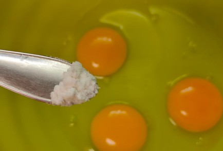 Фото шага рецепта Вафельные трубочки с творожной начинкой 188560 шаг 3