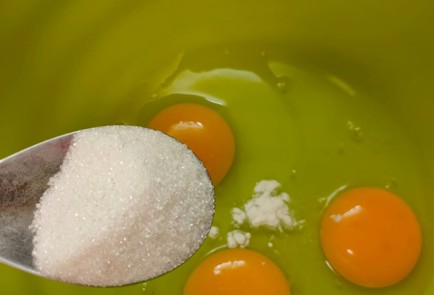 Фото шага рецепта Вафельные трубочки с творожной начинкой 188560 шаг 4