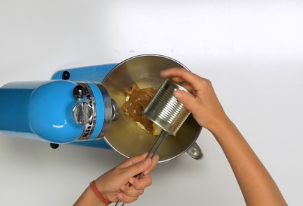 Фото шага рецепта Вафельные трубочки с вареной сгущенкой 139715 шаг 4  