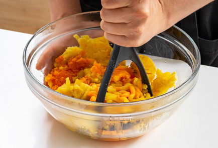 Фото шага рецепта Вафли из батата 189720 шаг 4  