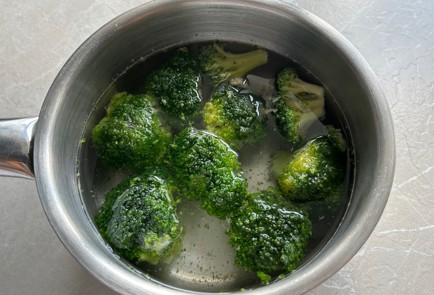 Фото шага рецепта Вафли из брокколи 174240 шаг 2  