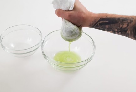 Фото шага рецепта Вафли из цукини с лососем и сливочным сыром 80085 шаг 2  