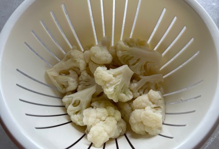 Фото шага рецепта Вафли из цветной капусты 174249 шаг 3  