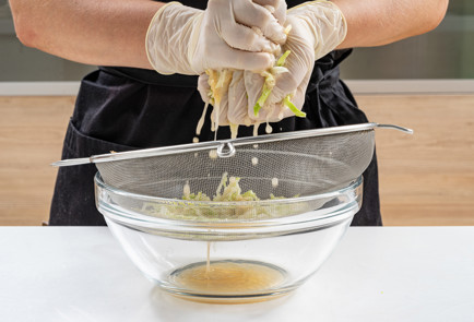 Фото шага рецепта Вафли из капусты Окономияфли 189858 шаг 3  