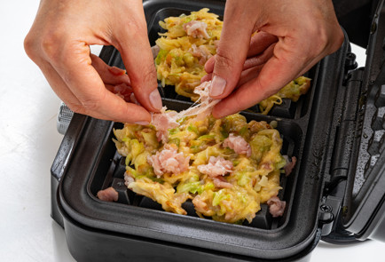 Фото шага рецепта Вафли из капусты Окономияфли 189858 шаг 8  