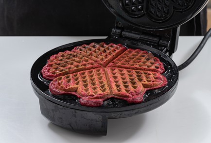 Фото шага рецепта Вафли из свеклы 175239 шаг 9  