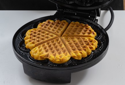 Фото шага рецепта Вафли из тыквы 175104 шаг 9  