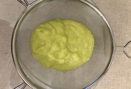 Фото шага рецепта Вафли с кабачком и лимонной цедрой 189994 шаг 2  