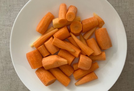 Фото шага рецепта Вафли с морковью и бананом 189990 шаг 2  