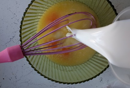 Фото шага рецепта Вафли в мультипекаре 191581 шаг 3  