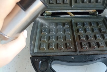 Фото шага рецепта Вафли в мультипекаре 191581 шаг 8  