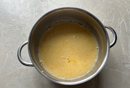 Фото шага рецепта Ванильноклубничный торт 189379 шаг 3  