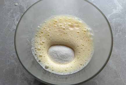 Фото шага рецепта Ванильноклубничный торт 189379 шаг 6  