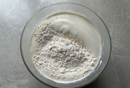 Фото шага рецепта Ванильноклубничный торт 189379 шаг 7  