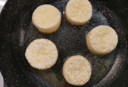 Фото шага рецепта Ванильные кетосырники 173530 шаг 9