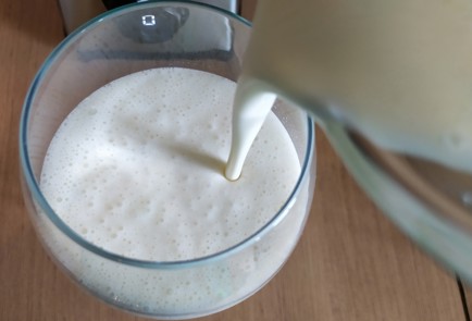 Фото шага рецепта Ванильный молочный коктейль 189443 шаг 9  