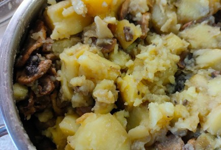 Фото шага рецепта Вареная картошка с грибами 189451 шаг 11