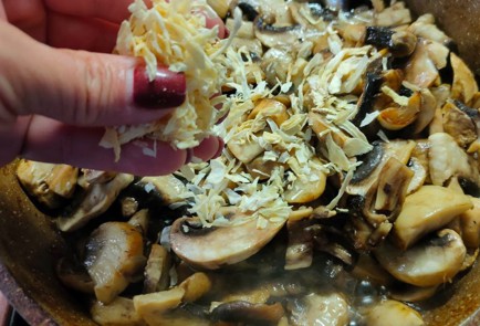 Фото шага рецепта Вареная картошка с грибами 189451 шаг 9