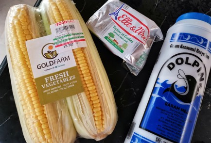 Фото шага рецепта Вареная сливочная кукуруза с солью 151207 шаг 1