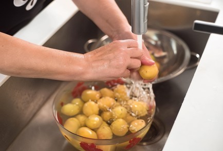 Фото шага рецепта Варенье из абрикосов с косточками внутри 138522 шаг 1  