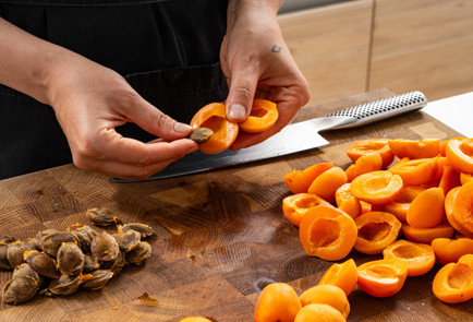 Фото шага рецепта Варенье из абрикосов 189945 шаг 2  