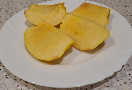 Фото шага рецепта Варенье из айвы с грецкими орехами 188142 шаг 2  