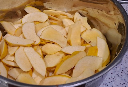 Фото шага рецепта Варенье из айвы с грецкими орехами 188142 шаг 4  