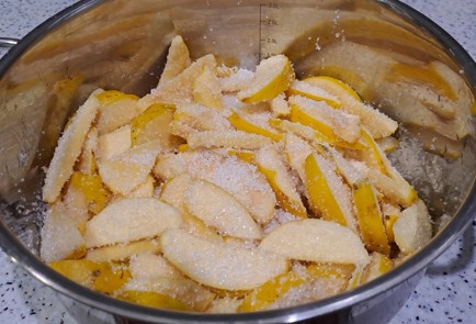 Фото шага рецепта Варенье из айвы с грецкими орехами 188142 шаг 5  