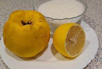 Фото шага рецепта Варенье из айвы с лимонным соком 188151 шаг 1  